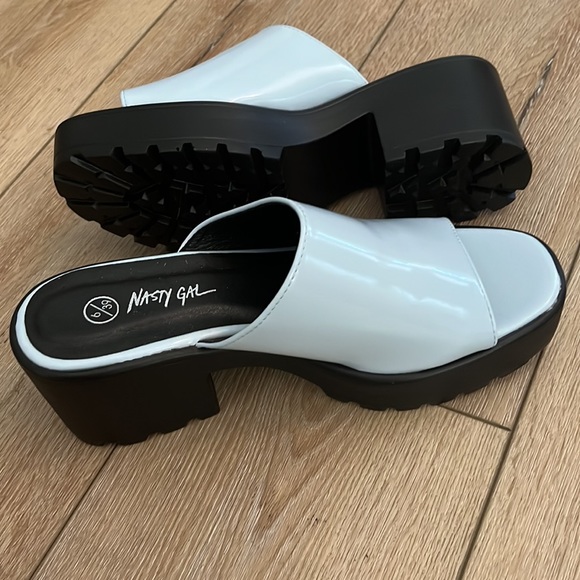 Y2k Cleated chunky open toed mules - Picture 2 of 3